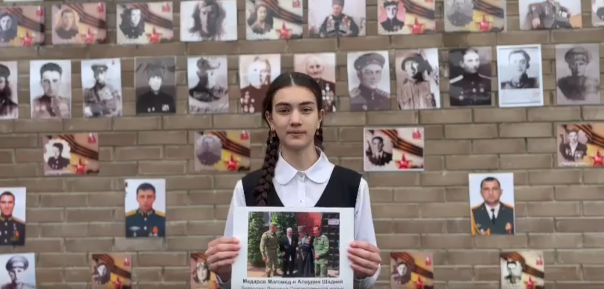 Ученица 8«А» класса Мислаурова Хадиджа рассказала о легендарном Медаровом Магомеде и о его бесстрашных подвигах в годы ВОВ.